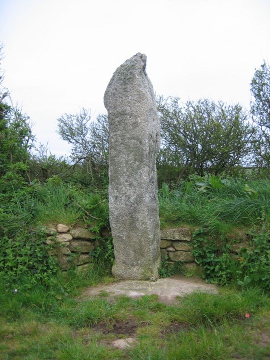 Gun Rith Menhir (Standing Stone / Menhir) by Meic