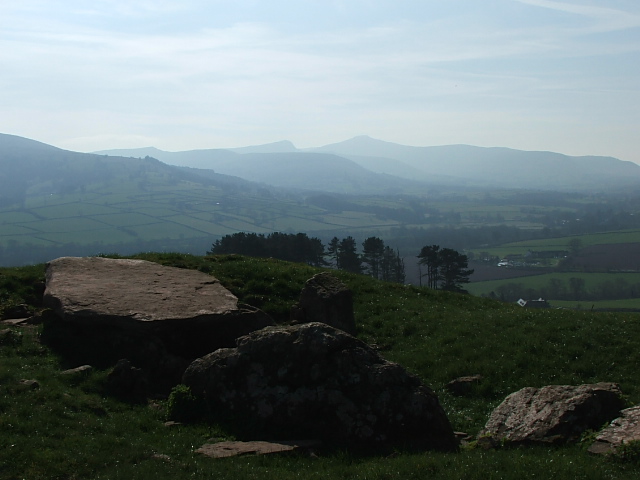 Ty Illtyd (Chambered Tomb) by postman