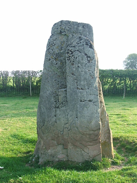Neuadd Glan-Gwy (Standing Stone / Menhir) by postman