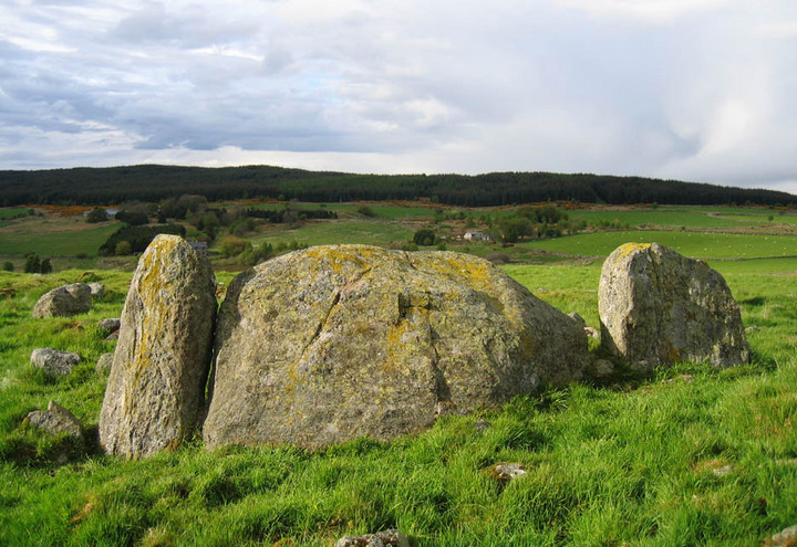 Esslie the Greater (Stone Circle) by jimmyd