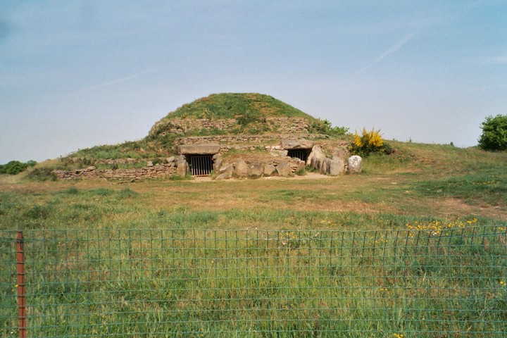 Tumulus de Dissignac (Tumulus (France and Brittany)) by Spaceship mark