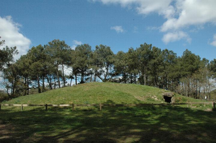 Tumulus de Rocher (Tumulus (France and Brittany)) by Moth