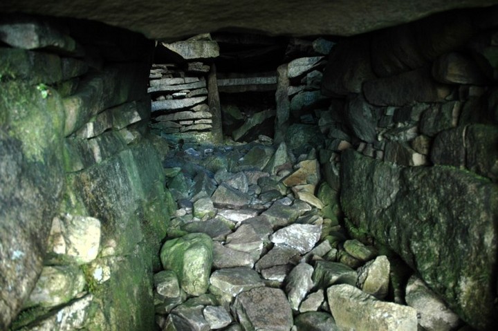 Callaigh Berra's House (Passage Grave) by ryaner