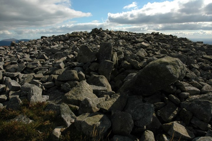 Slieve Gullion - North Cairn (Passage Grave) by ryaner
