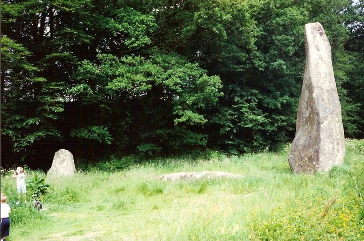 Pergat (Standing Stone / Menhir) by postman