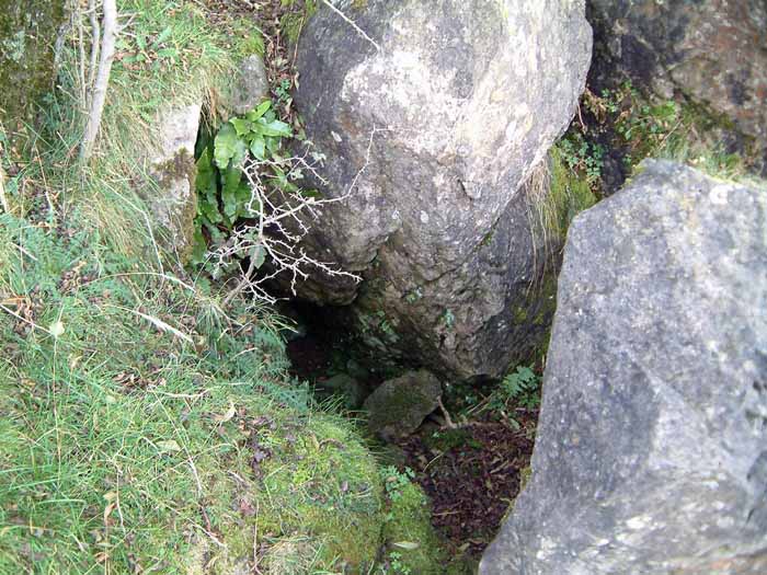 Rains Cave (Cave / Rock Shelter) by stubob