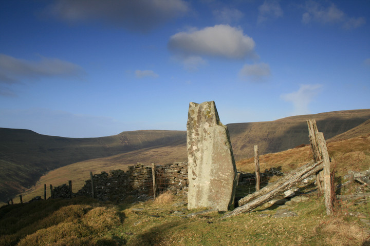 Maen Llwyd (Twyn Du) (Standing Stone / Menhir) by postman