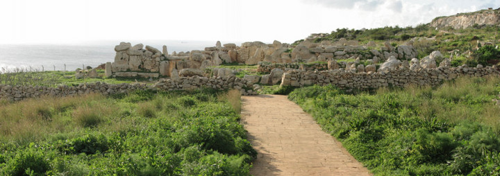 Mnajdra (Ancient Temple) by sals