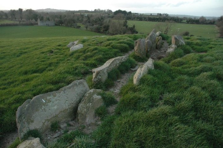 Newgrange K & L (Passage Grave) by ryaner