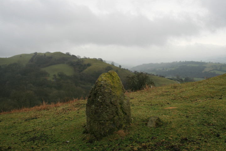 Cwm Stone (Standing Stone / Menhir) by postman