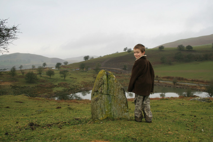 Cwm Stone (Standing Stone / Menhir) by postman