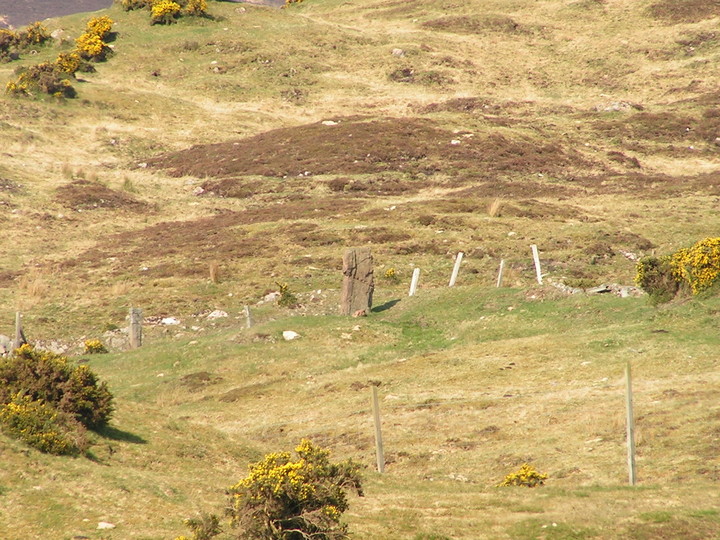 Clach Na H-Uaighe (Standing Stone / Menhir) by Lianachan