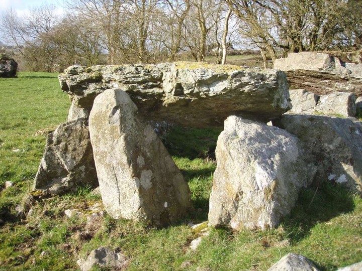 Dunnamore (Wedge Tomb) by 12pointer