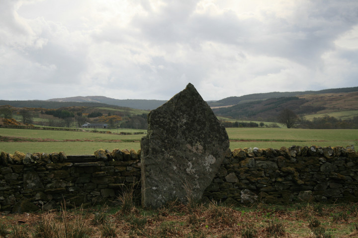 Kilfinan (Standing Stone / Menhir) by postman