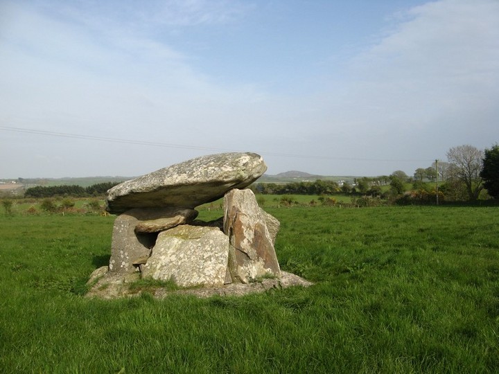Ballynageeragh (Portal Tomb) by bawn79