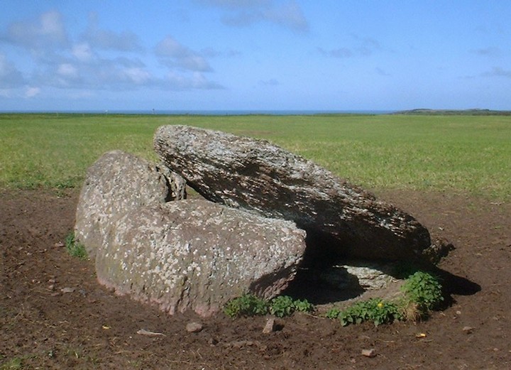 Devil's Quoit (Burial Chamber) by paulmanorbier
