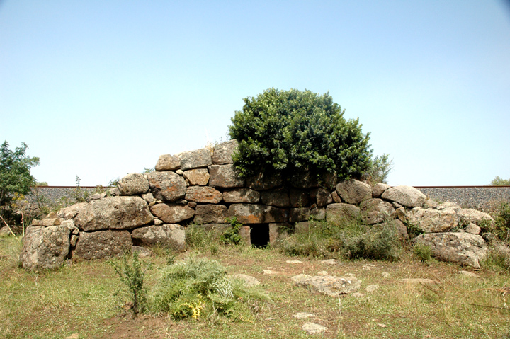 Mura Cuada (Tomba di Giganti) by Jane