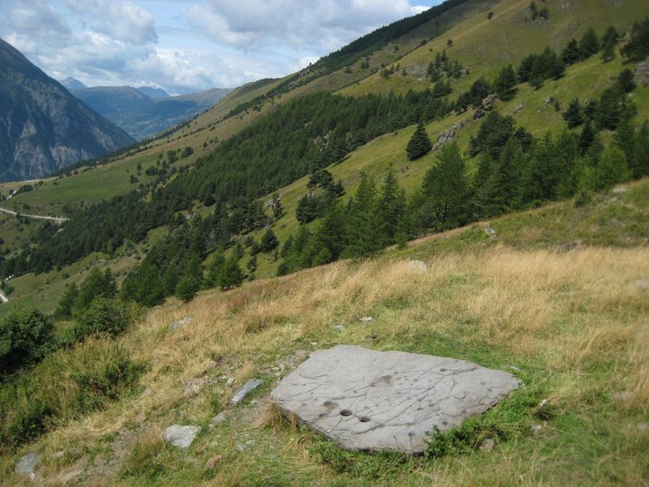 Cro da Lairi (Thief's pit). Altar's stone. (Cup Marked Stone) by Ligurian Tommy Leggy