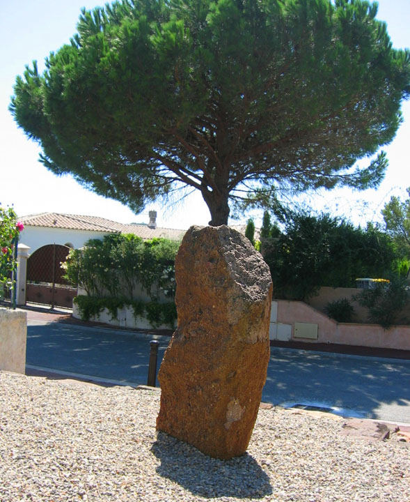 Menhir de Vessieres (Standing Stone / Menhir) by fitzcoraldo