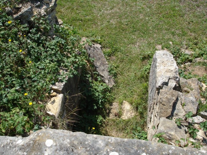 Tumulus du Montioux (Chambered Tomb) by Chance