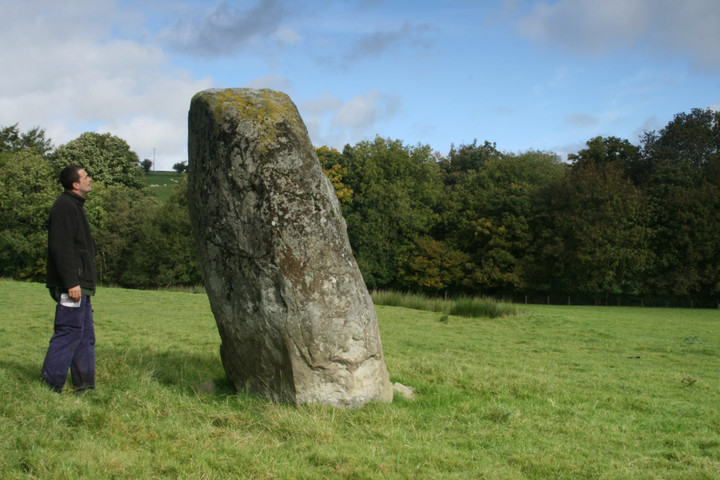 Dol y Felin (Standing Stone / Menhir) by postman