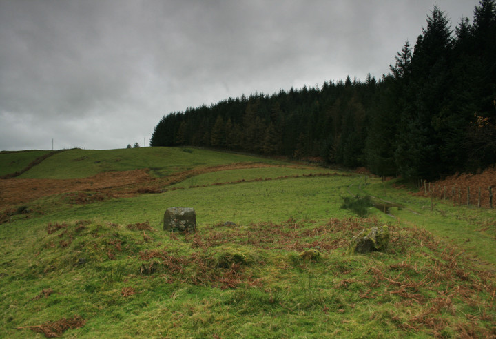 Banc-y-Geufron (Kerbed Cairn) by postman