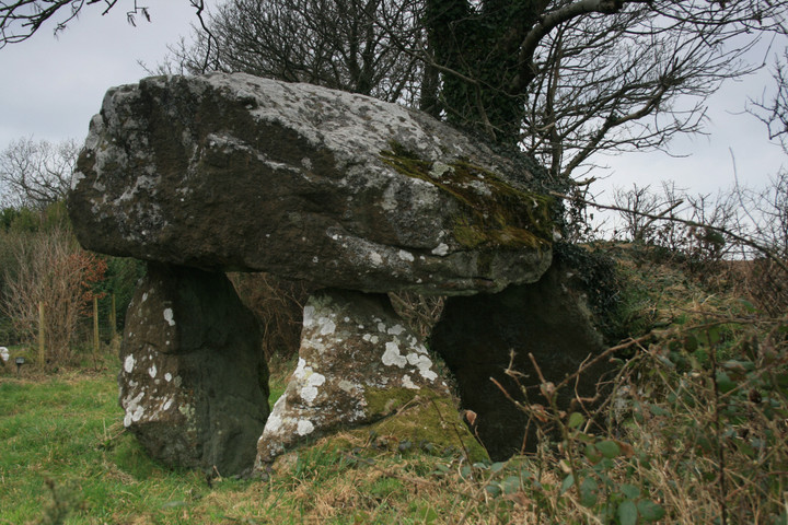 The Hanging Stone (Dolmen / Quoit / Cromlech) by postman