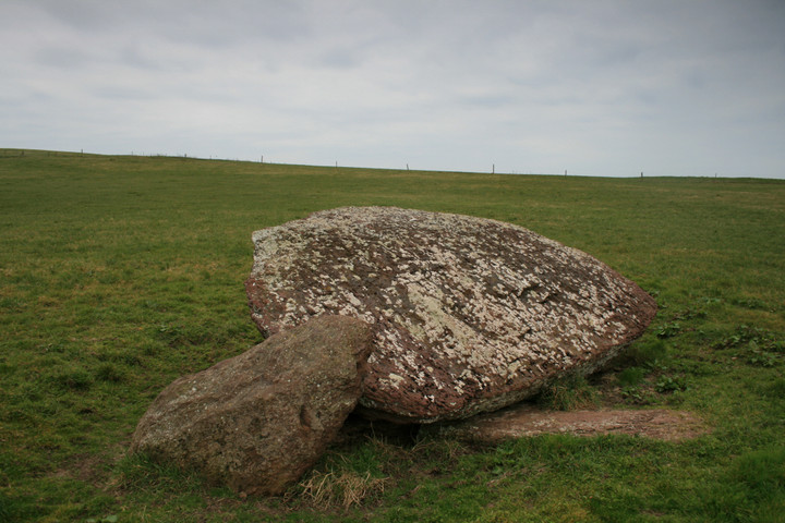 Devil's Quoit (Burial Chamber) by postman