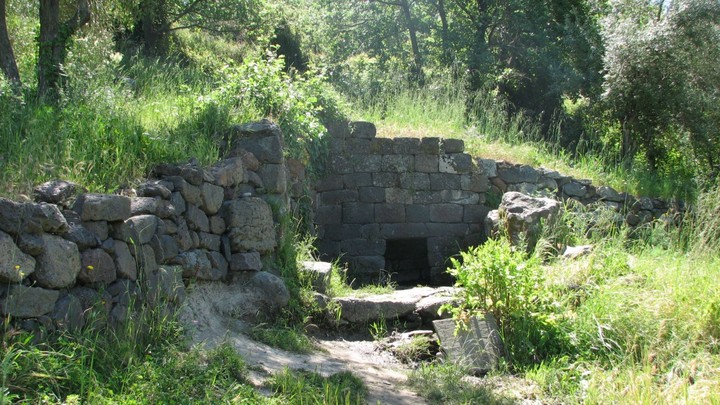 Su Lumarzu (Sacred Well) by sals