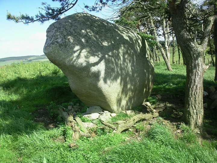 Hawk Hill (Stone Circle) by drewbhoy