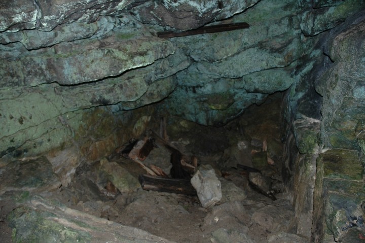 Entrance to Tir Na Og (Cave / Rock Shelter) by ryaner