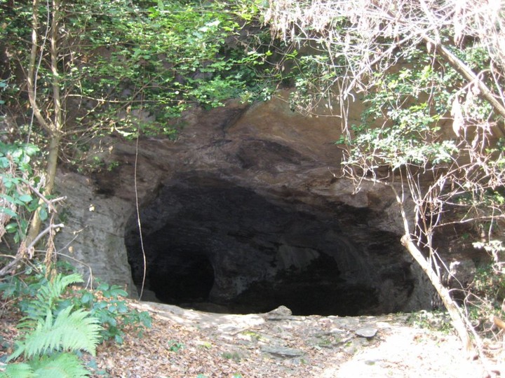 Peiret's Cave (Cavour) (Cave / Rock Shelter) by Ligurian Tommy Leggy