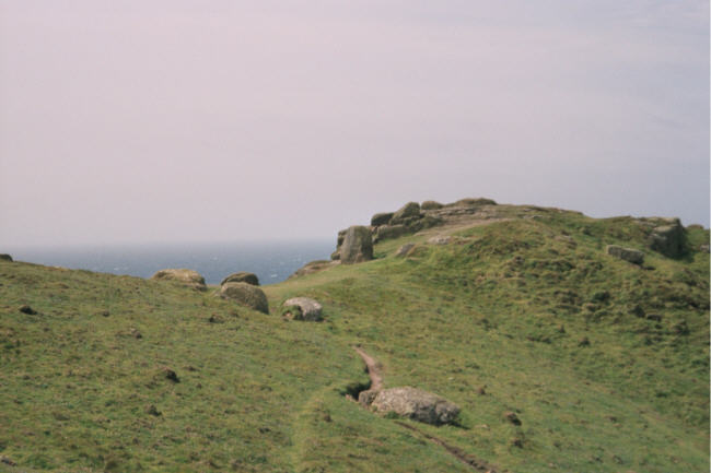Carn Les Boel (Cliff Fort) by hamish