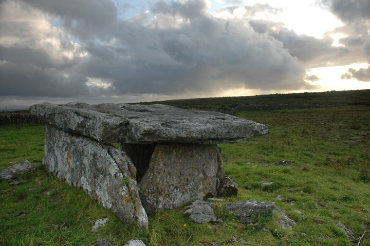 Poulaphuca (Wedge Tomb) by ryaner