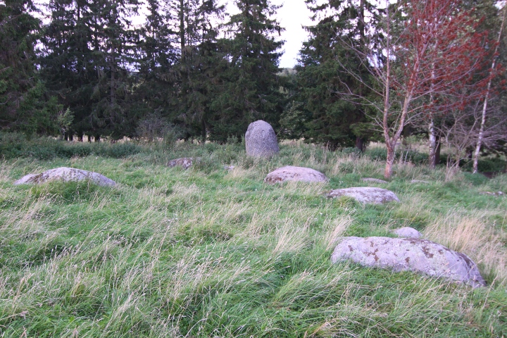 Lundsbacke (Round Cairn) by L-M K