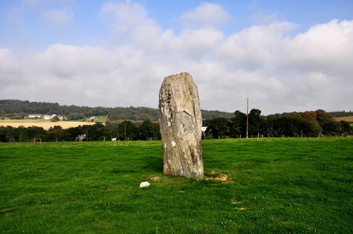 Callac (Standing Stone / Menhir) by Moth