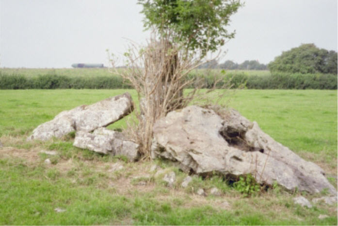 The Water Stone (Burial Chamber) by hamish