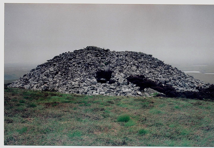 Barpa Langass (Chambered Cairn) by GLADMAN