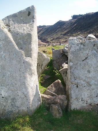 Giants' Graves (Chambered Cairn) by Vicster