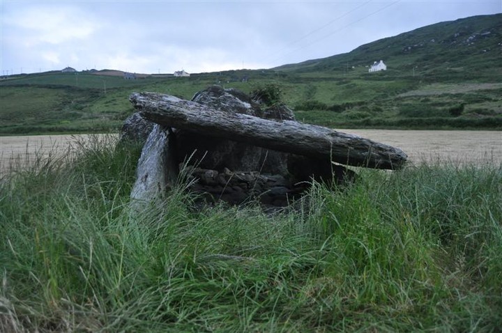 Killough West (Wedge Tomb) by bogman