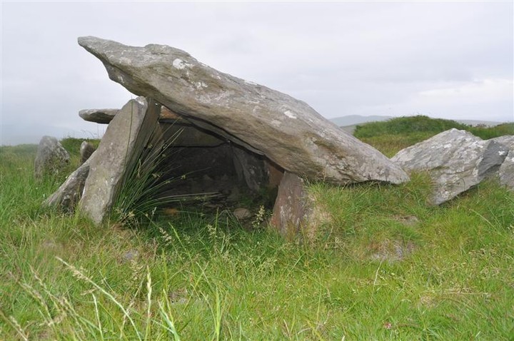Caherard (Wedge Tomb) by bogman