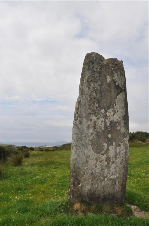 Cahermore (Standing Stone / Menhir) by bogman