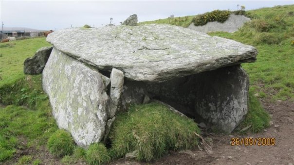 Cool East (Wedge Tomb) by bogman