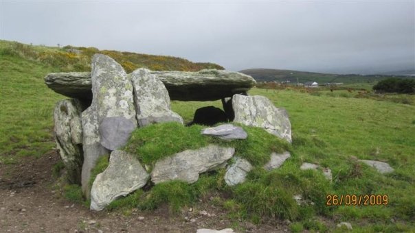 Cool East (Wedge Tomb) by bogman