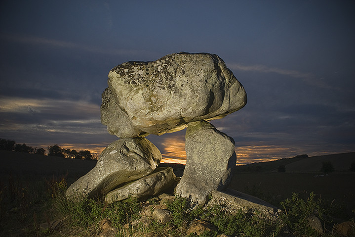 Devil's Den (Chambered Tomb) by A R Cane