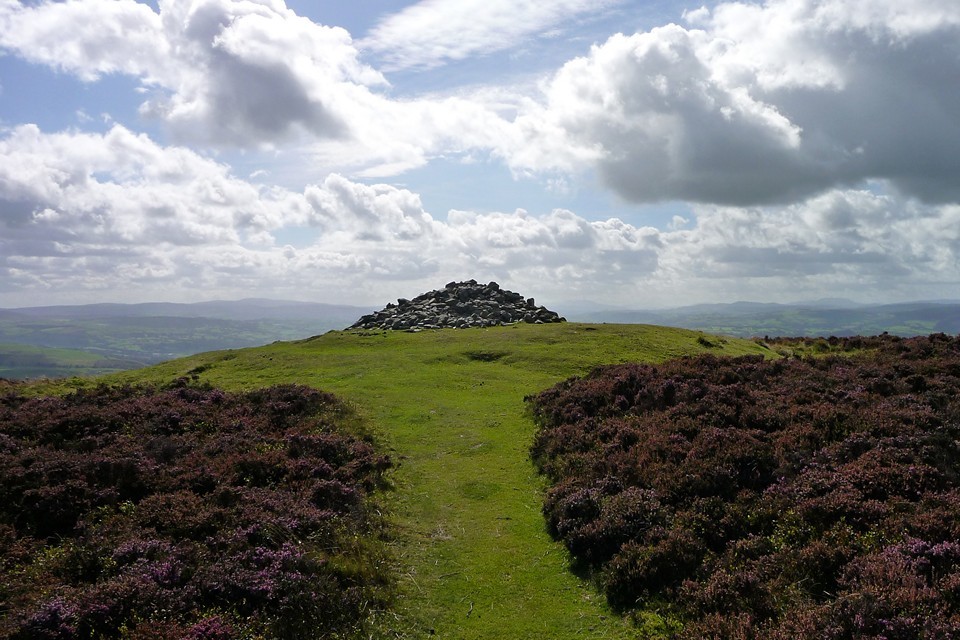 Foel Fenlli cairn (Cairn(s)) by thesweetcheat