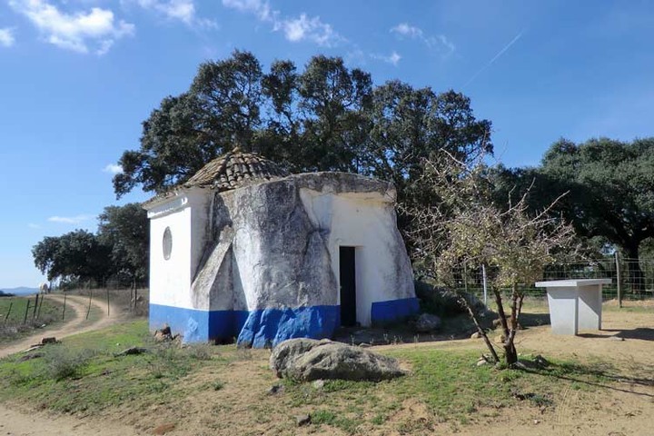Chapel Anta do San Brissos (Dolmen / Quoit / Cromlech) by baza