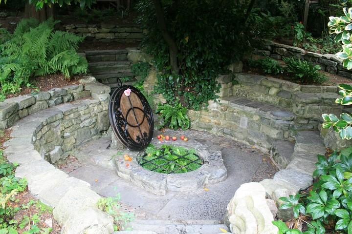 Chalice Well (Sacred Well) by postman