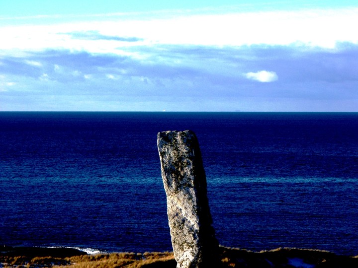 The Macleod Stone (Standing Stone / Menhir) by Island Wanderer