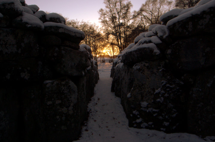 Clava Cairns (Clava Cairn) by breakingthings
